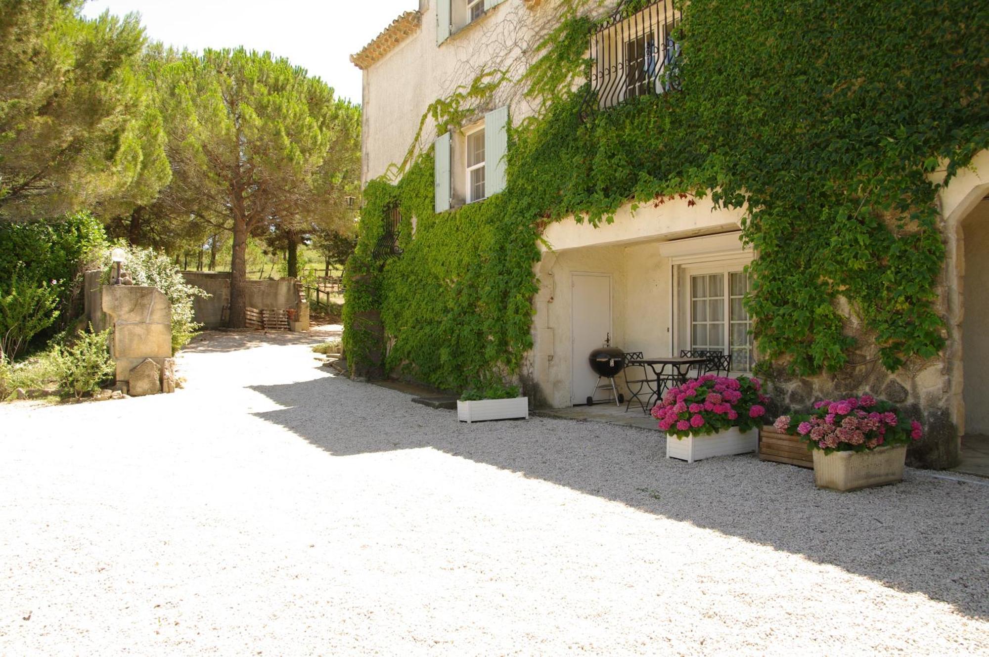 Residence Le Saint Victor Fontvieille Zewnętrze zdjęcie