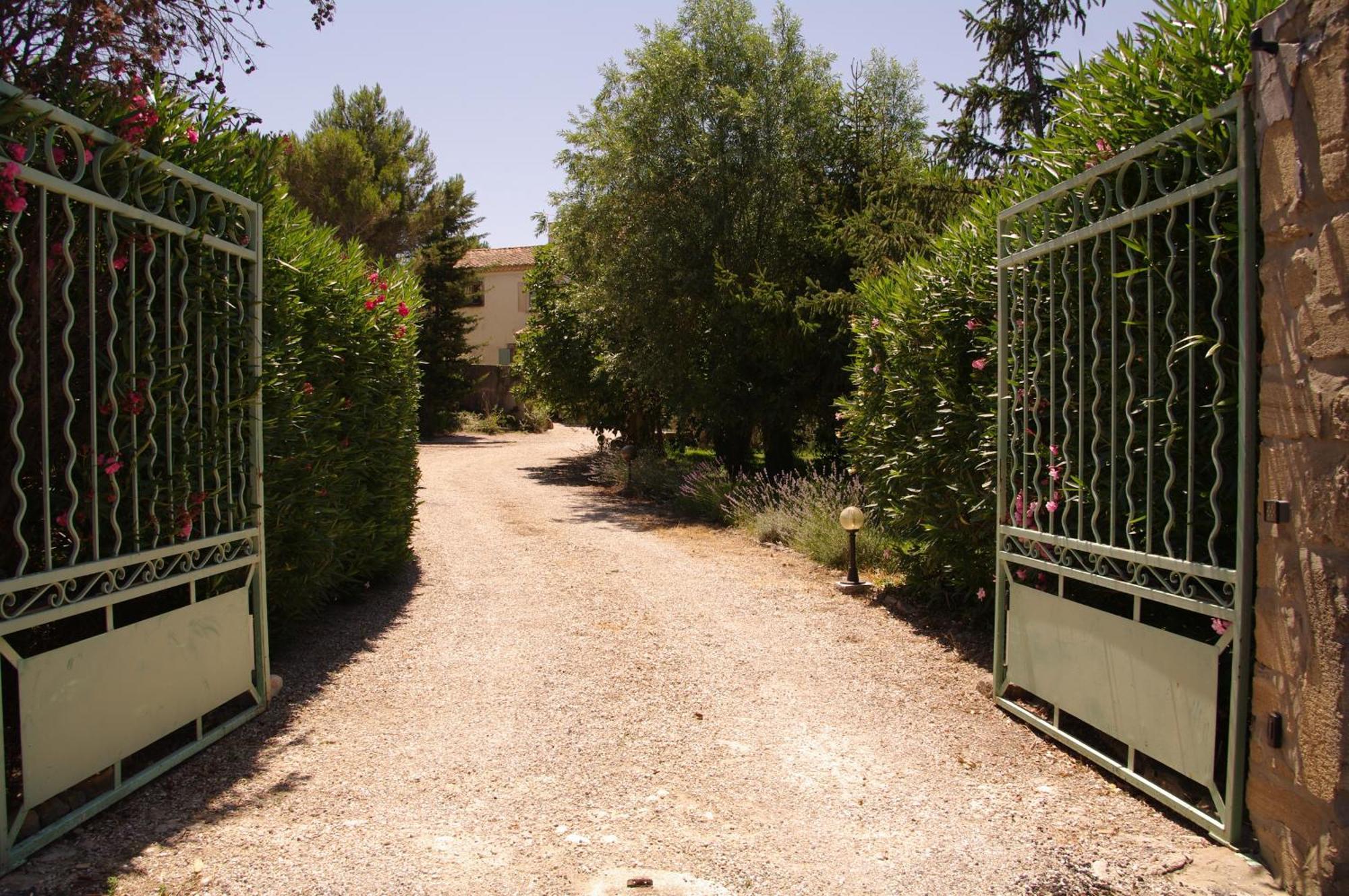Residence Le Saint Victor Fontvieille Zewnętrze zdjęcie